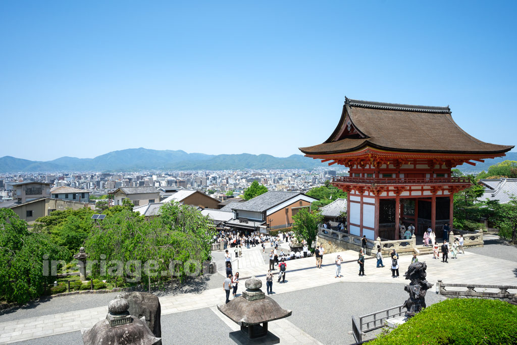 清水寺 西門横から京都市街を望む